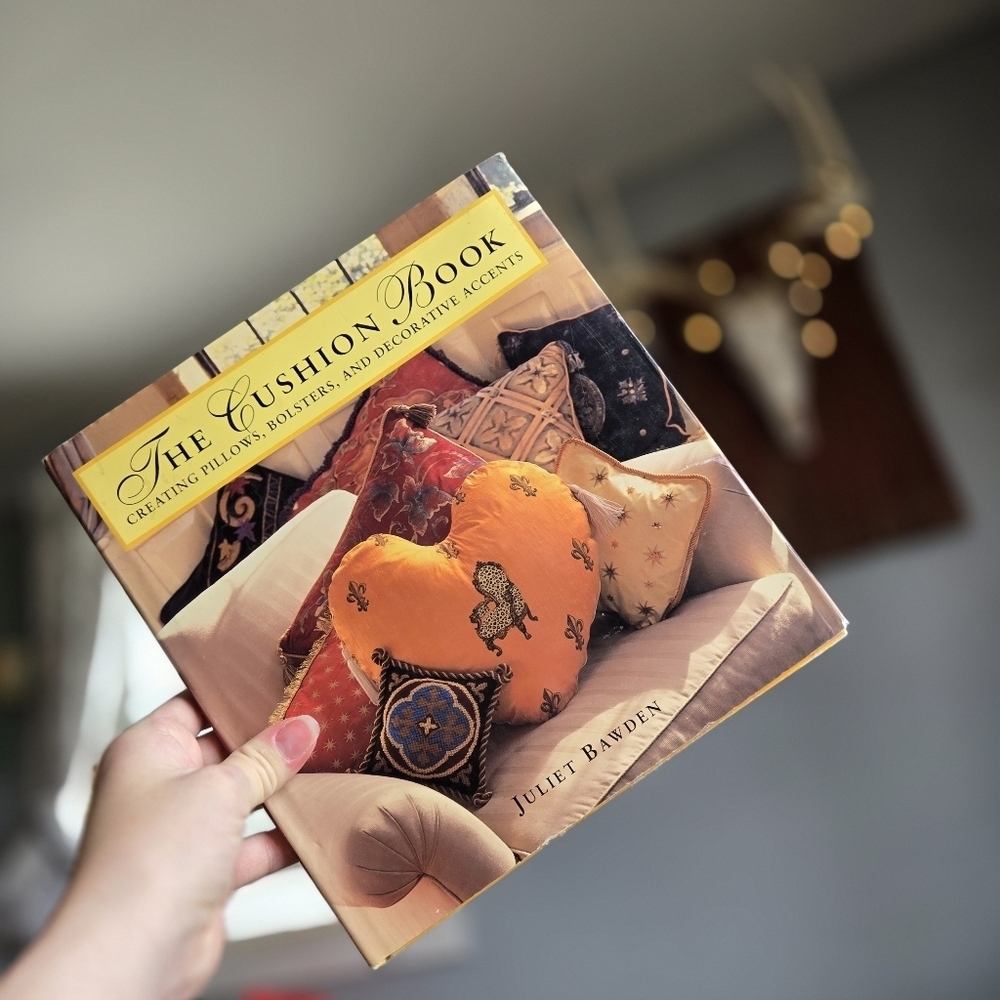 The Cushion Book - Creating Pillows Bolsters and Decorative Accents Craft Book